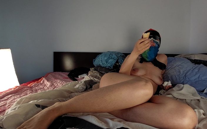 Mirsur: Amateur Wife Licks Ice Cream