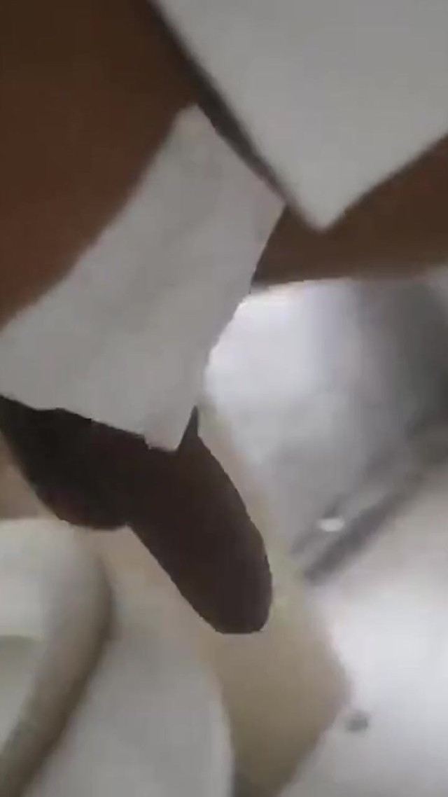 Bathroom Handjob (Segundo Pot)