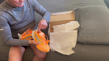 snkrluvr69: 阿迪达斯 4DFWD 玩，操，射精，舔