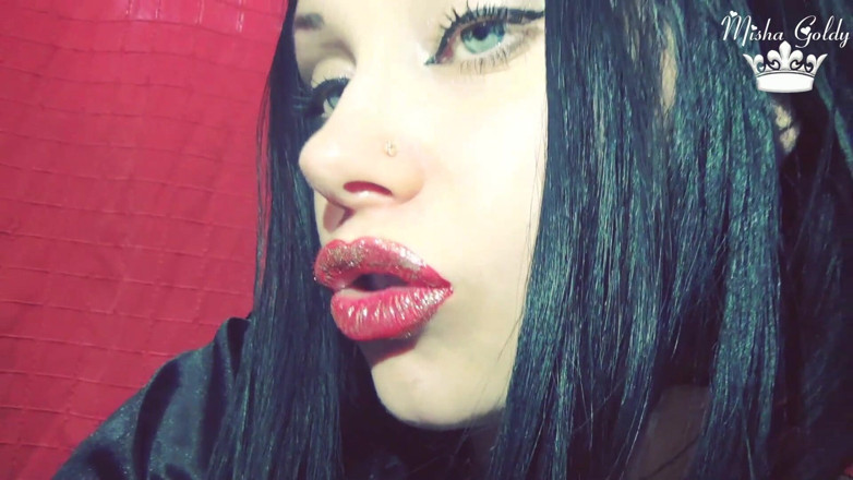 Goddess Misha Goldy: Rote lippen mit goldenem zur zeit