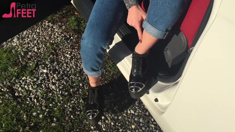 Smokin Fetish: Muhteşem hatun açık havada puro içiyor