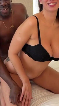 Cornudo Tom me pide que me folle a su esposa Charly Miller con Paola Dbn
