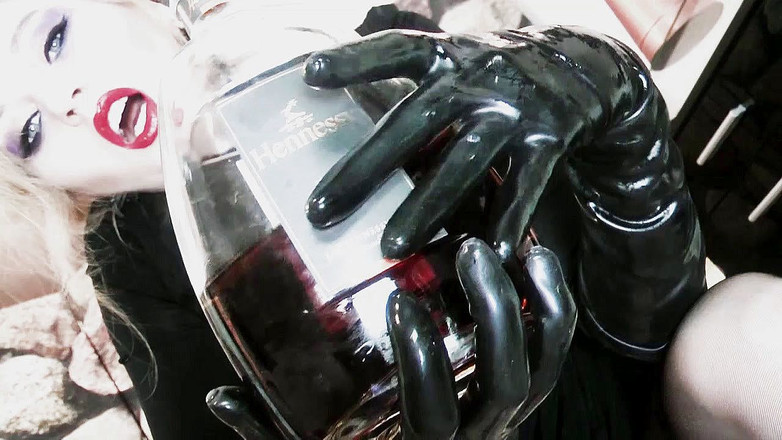 Goddess Celine: B-mail Dominatoare feminină