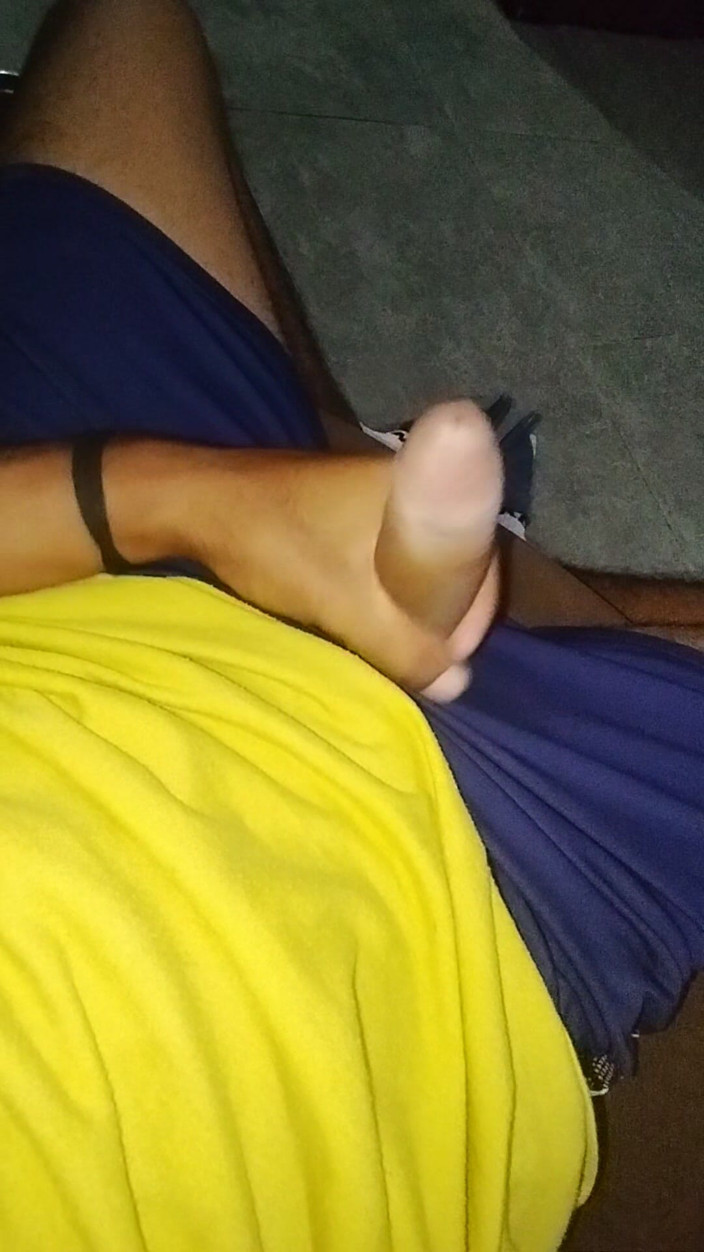 AlexAlejandro13: Saya Letakkan Diri Dalam Mod Relaks Di Sofa Saya
