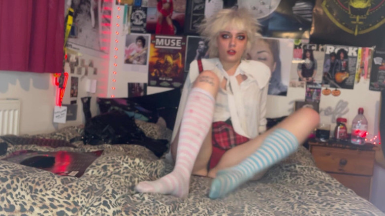 Glitterqueen1999: 고스 학생을 따먹는 교사