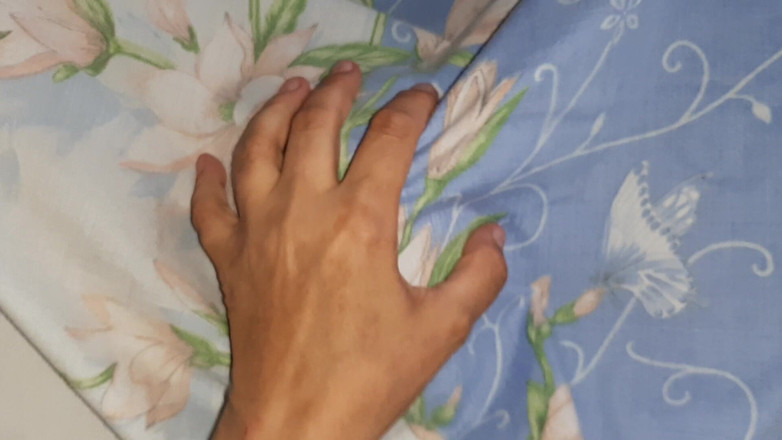 Lesbian-candys: Jag turas om att leka med mina grannars fittor under...