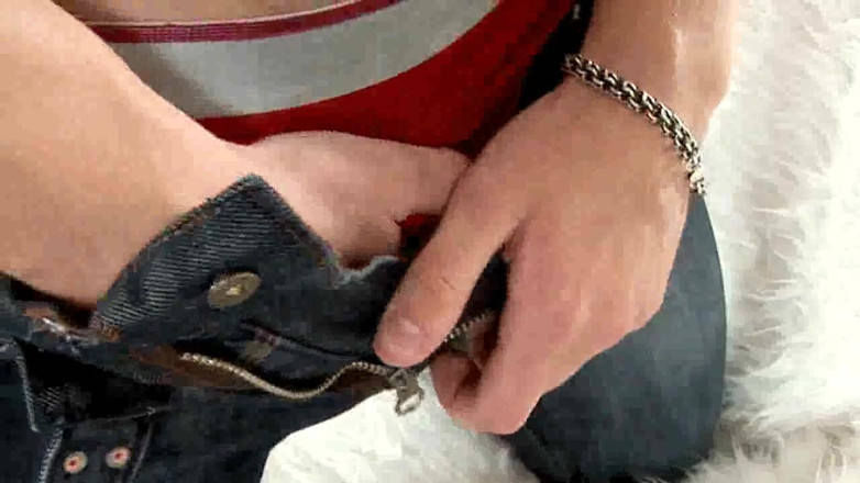 Young straight boy masturbation: Wielkie wybrzuszenie Kevina prostego chłopca ciekawskiego