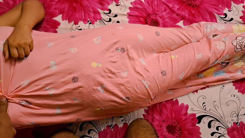 Banglasexycouple: Masajul desi se transformă în sex real gemând!