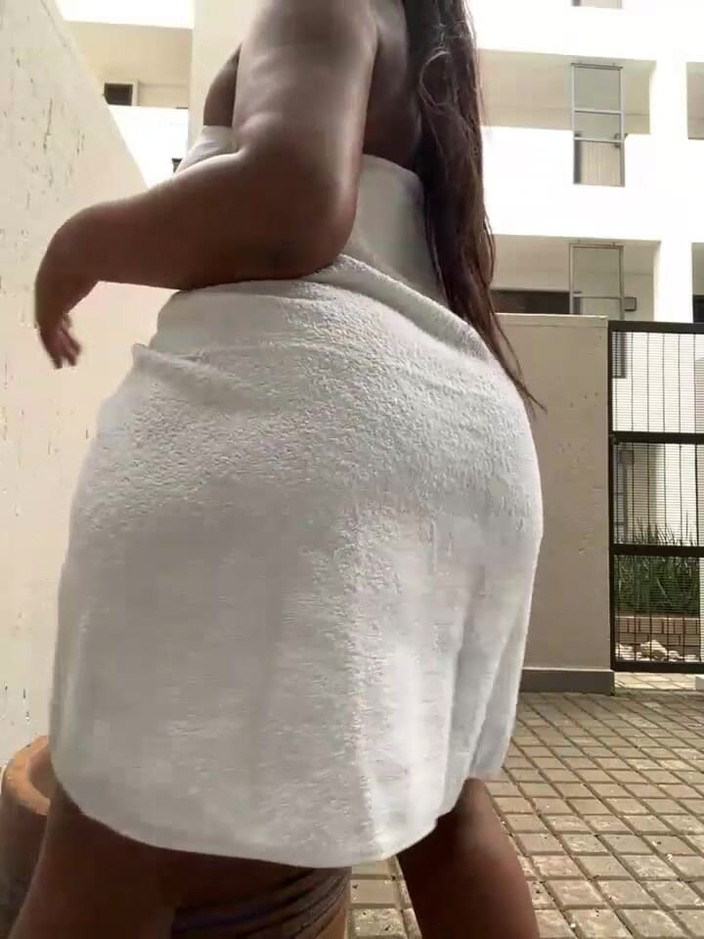 Big black clapping booties: 私の禿げ頭の巨大なお尻にジャックオフ、エピソード1026