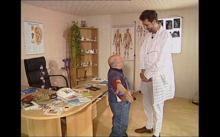 MMV films - The Original: Krásná sestra s chlupatou kundičkou ošukaná a vystříkaná do pusy...