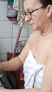 Бабушка очень шаловливая
