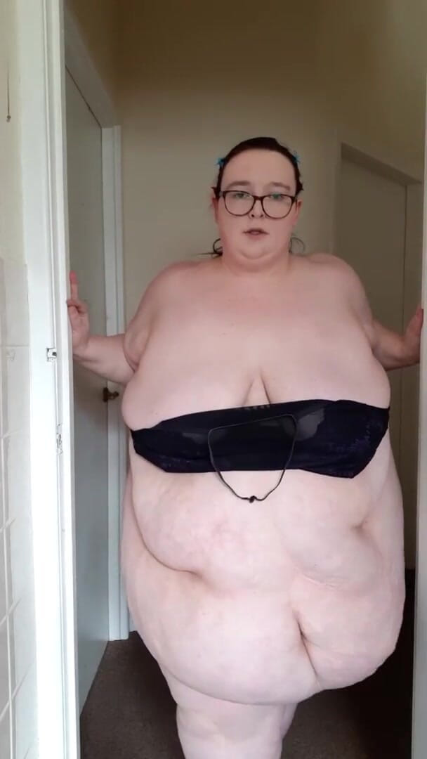 SSBBWLadyBrads: ฉันชอบถอดเสื้อผ้า