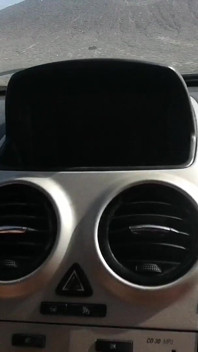 私たちの車の中で素早いフェラチオ