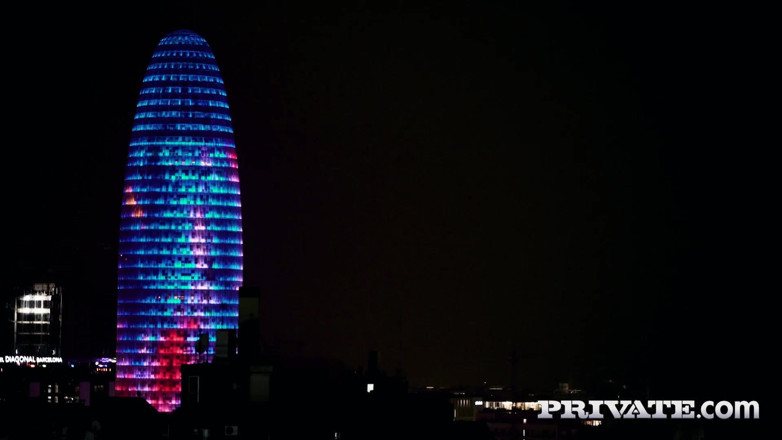 Private.com: Doğal büyük memeli esmer Sofia Curly Barcelona Gecelerinde ilk kez...