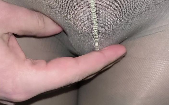 PantyhoseJuicyCummer: Kız arkadaşımdan seksi çıplak külotlu çorap aldım ve bir partide sulu yarağıma...