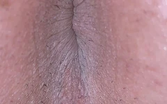 Seorang lelaki Jepun dalam seluar dalam wanita menunjukkan punggung dan duburnya bahagian 2