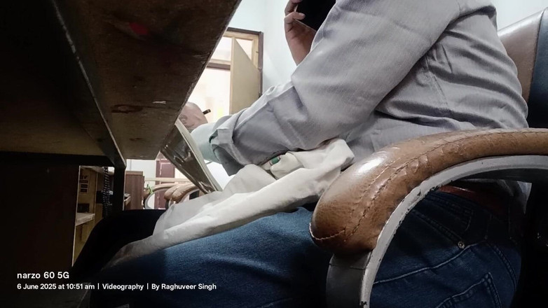 Rajasthani-old-lover: Uomo indiana in ufficio