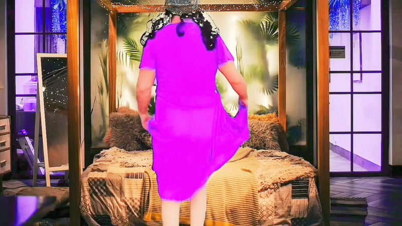 Kitty_Cross: Игривый сисси невинно смеется, будучи горячим, как ад