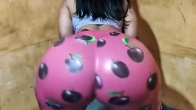 Xprohibidox1: Quần legging màu hồng mông to di chuyển nó 1