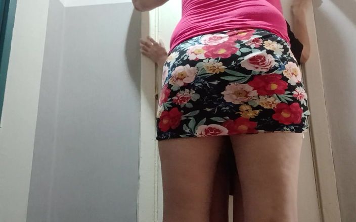 Lesbian-candys: Ma gouvernante me baise bien quand mon copain n’est pas à...