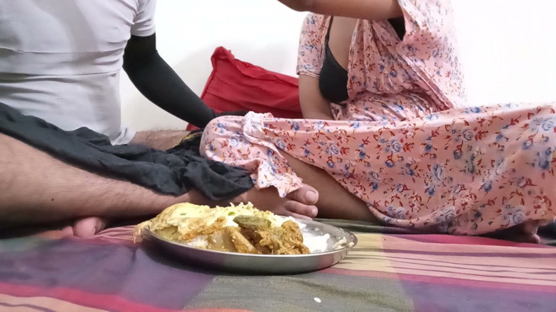Bangla Academy: Mooie Sexy_toma Bhabi hard geneukt door haar stiefbroer echt Desi-meisje...