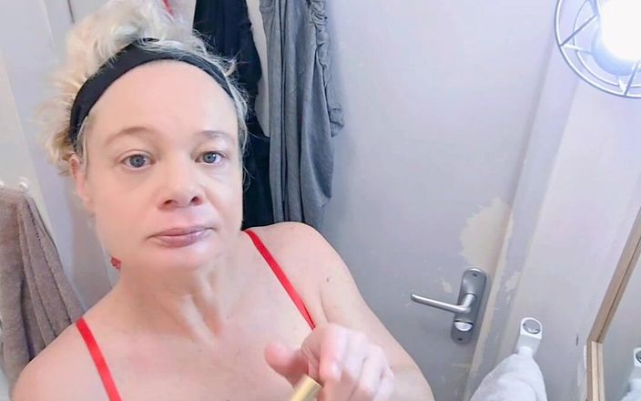 Sofy13: Getting Ready in the Bathroom as a Hot Sexy MILF