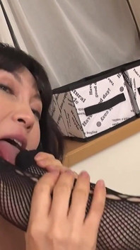 Lesbian dewasa yang udah nikah - aksi hot lesbian wanita yang menggoda di depan suaminya kiriko ario & naho shibayama