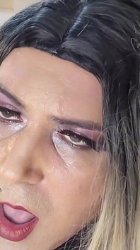 Đụ tôi mạnh bạo trong khi tôi hút thuốc