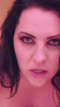 Tatuada gordinha Paige London seduzindo pau em primeiro plano