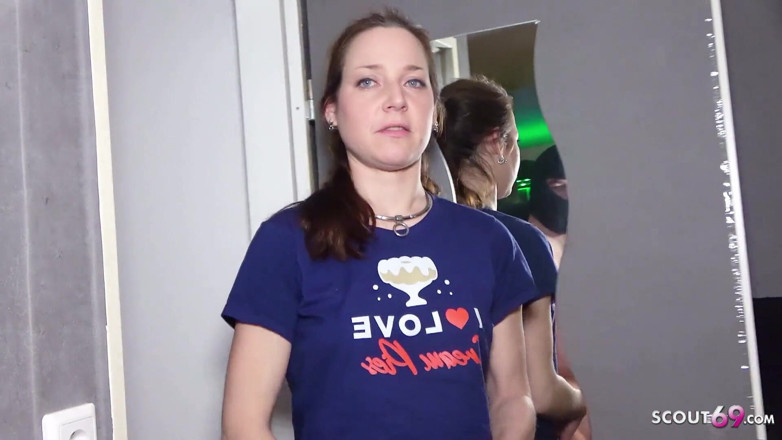 Full porn collection: Soirée bukkake coquine avec Xenia, salope à sperme chez elle - partie 1