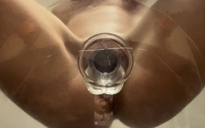 TrophyWifeNat: Cewek ini ngentot dildo pakai dildo di kursi jernih