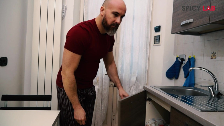 Spicy Lab Production: Šukání Venezuelky v kuchyni s Kesha Ortega a Luca Borromeo