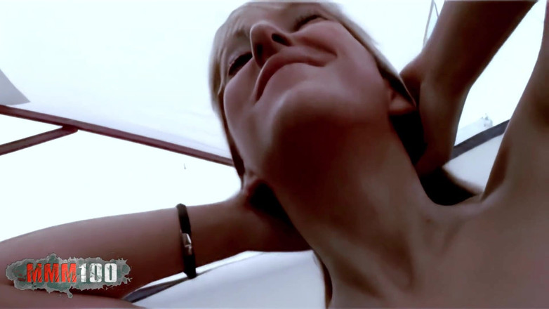 MMM100: Дженні, одна красива іспанська Дженні, стриптиз з великими натуральними цицьками на терасі