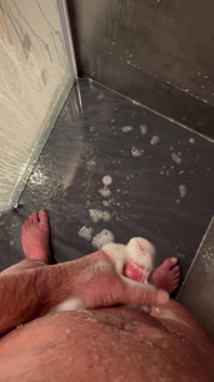 Jerked off in the Hotel Shower