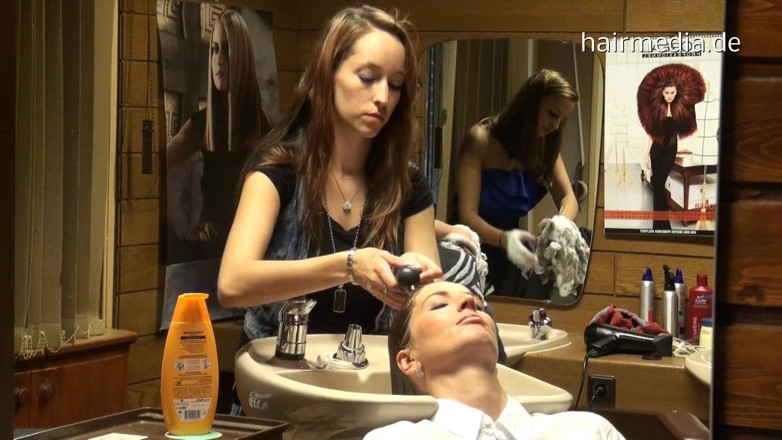Hairsalon: Tante seksi nicole lagi cuci rambut di salon