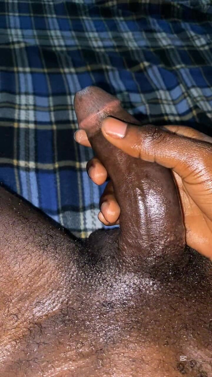 Slimniqqa: Thug BBC Shoots a Massive Cumload