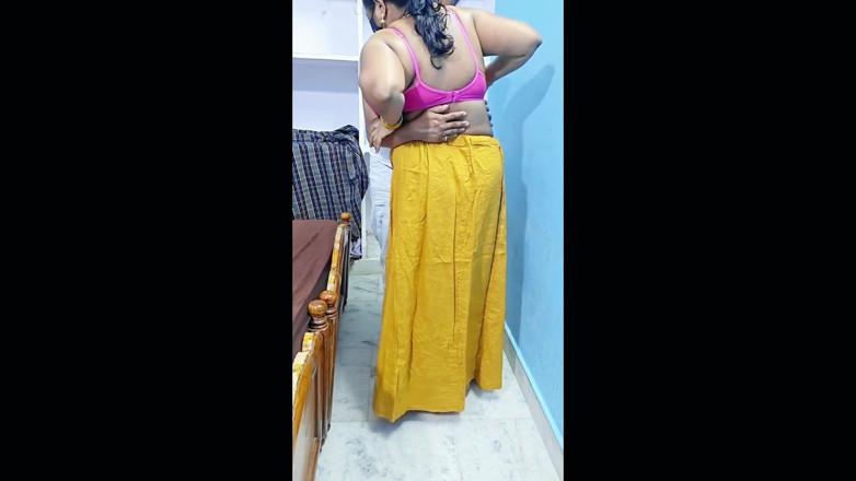 RoyToy: meri saas poshaak badal rahi hai, vah bahut hot sharir...