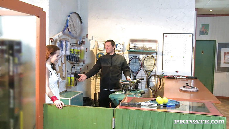 Private.com: Private Emy Russo là một vận động viên quần vợt qua đường...