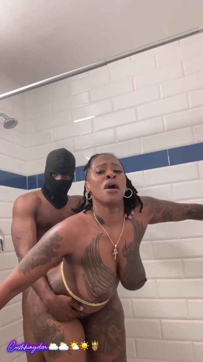 Onlyfanscushkingdom1: La dea del sesso con tette grandi e culona si...