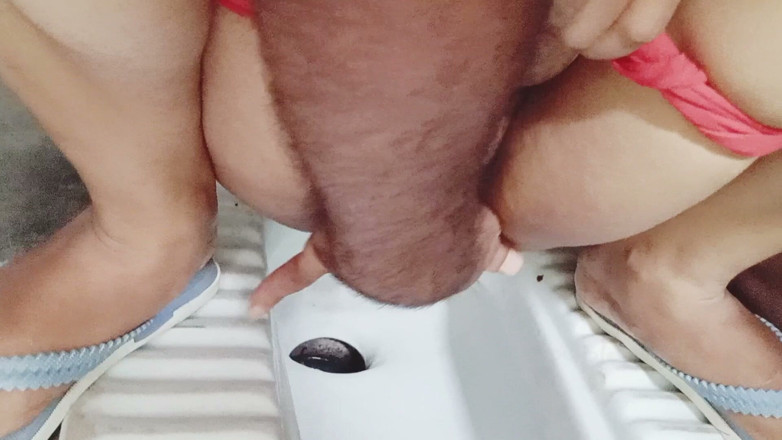 CoupleWorld: Měla jsem sex se sousedkou dámou v koupelně.