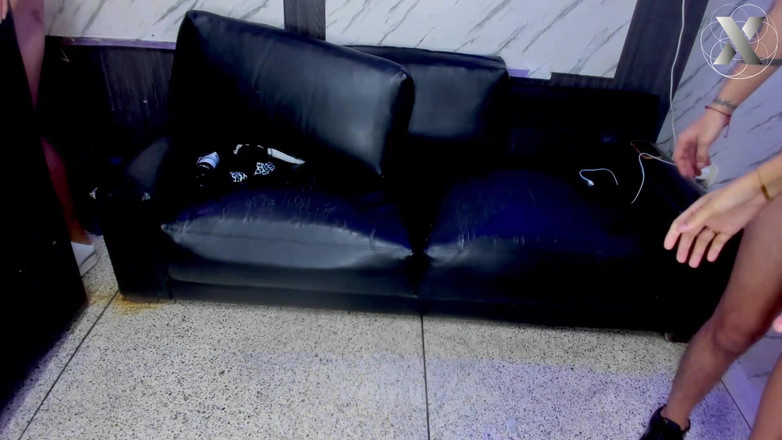 Latin bitch: 벽에 기대어 섹스당했어요 - 나는 그녀를 안고 내 성기를 완전히 밀어 넣었어요