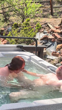 Plusieurs creampies sous l’eau, oral et chatte - sexe dans un jacuzzi extérieur avec une femme rousse pulpeuse amateur