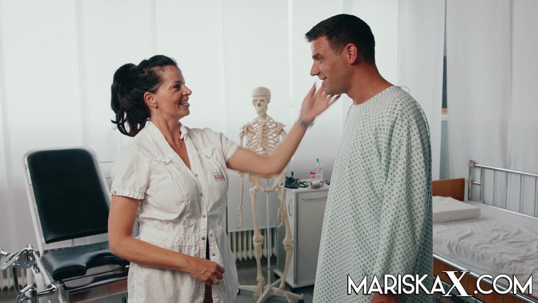 Mariska x: MARISKAX Dacada si fa riempire tutti i buchi