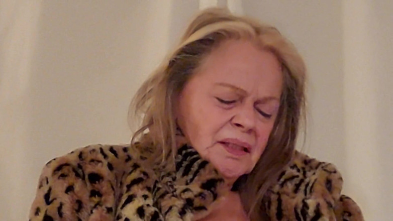 martinawest: Mamie se masturbe !
