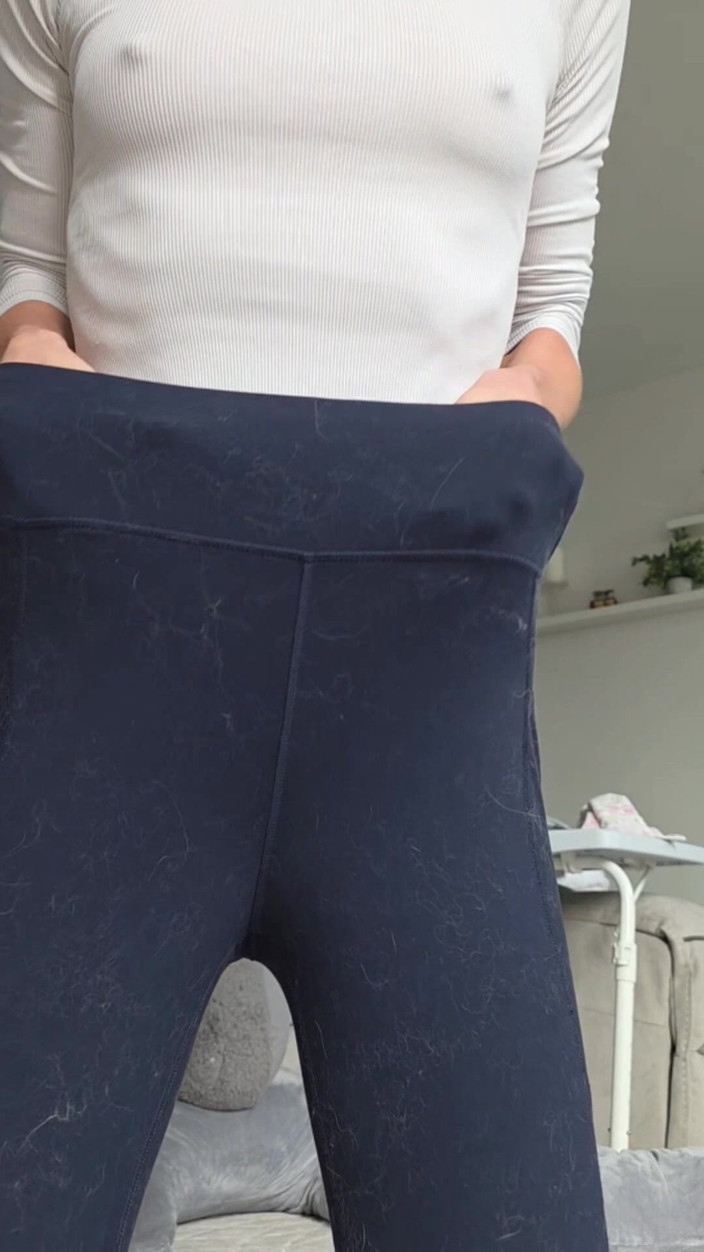 Ms_Emmy_Lynn: かわいいアジア人モーニングコーディネート ブラレスの白シャツレギンス ストリップ