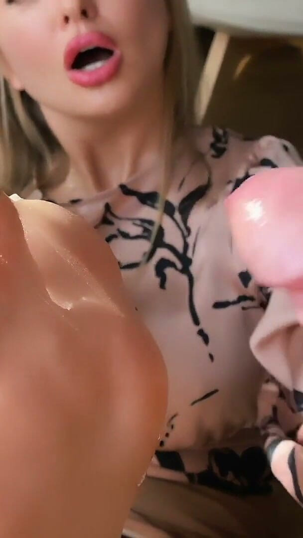 Goddess Lena: Ciorapi până când vei avea orgasm