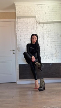 넌 내 발 뒤꿈치가 가치가 없어