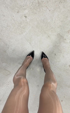 Eva Pans: Le gambe di una sissy asiatica