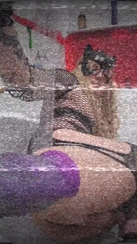 Lelaki Pondan mengongkek pantat xxl dildo awek punggung Tiffany Ciskiss