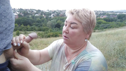 Zona901: 在街上撸管并吮吸我的鸡巴